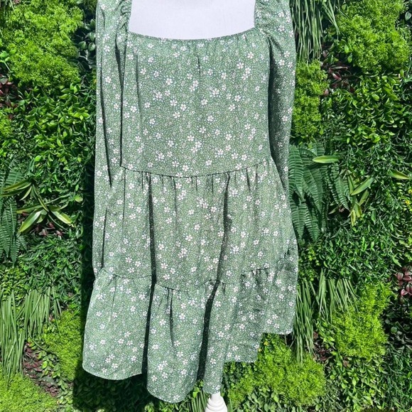 Boohoo Dresses & Skirts - Boohoo long sleeve tiered dress size 10 floral mini A-line dress